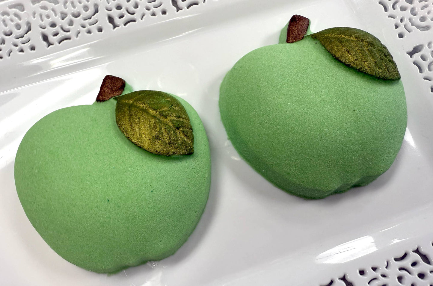 Poppy & Thyme - Big Green Apple Bath Bomb