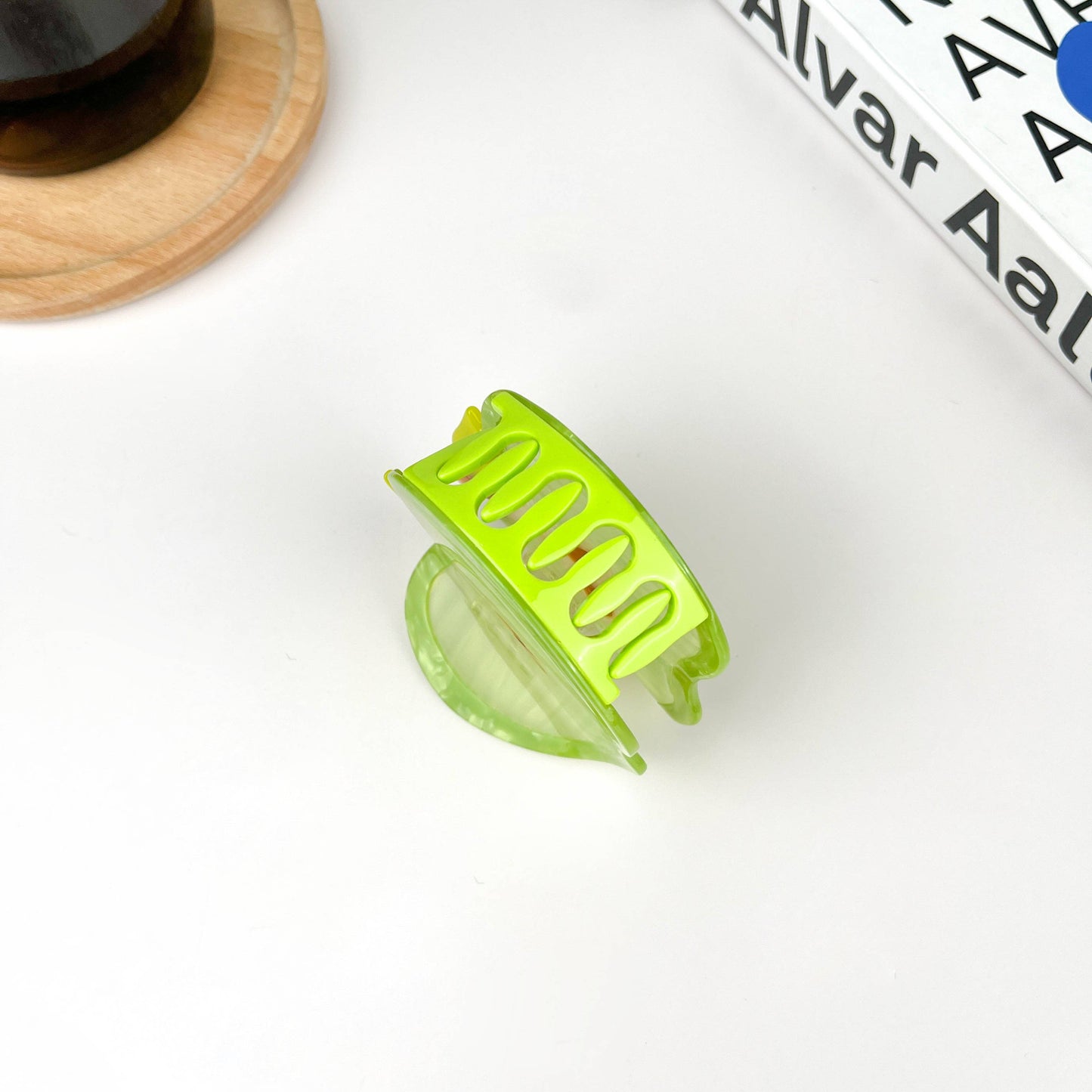 TheDivaSoap - Green Apple Claw Clip,Fruit Acetate Hair Clip