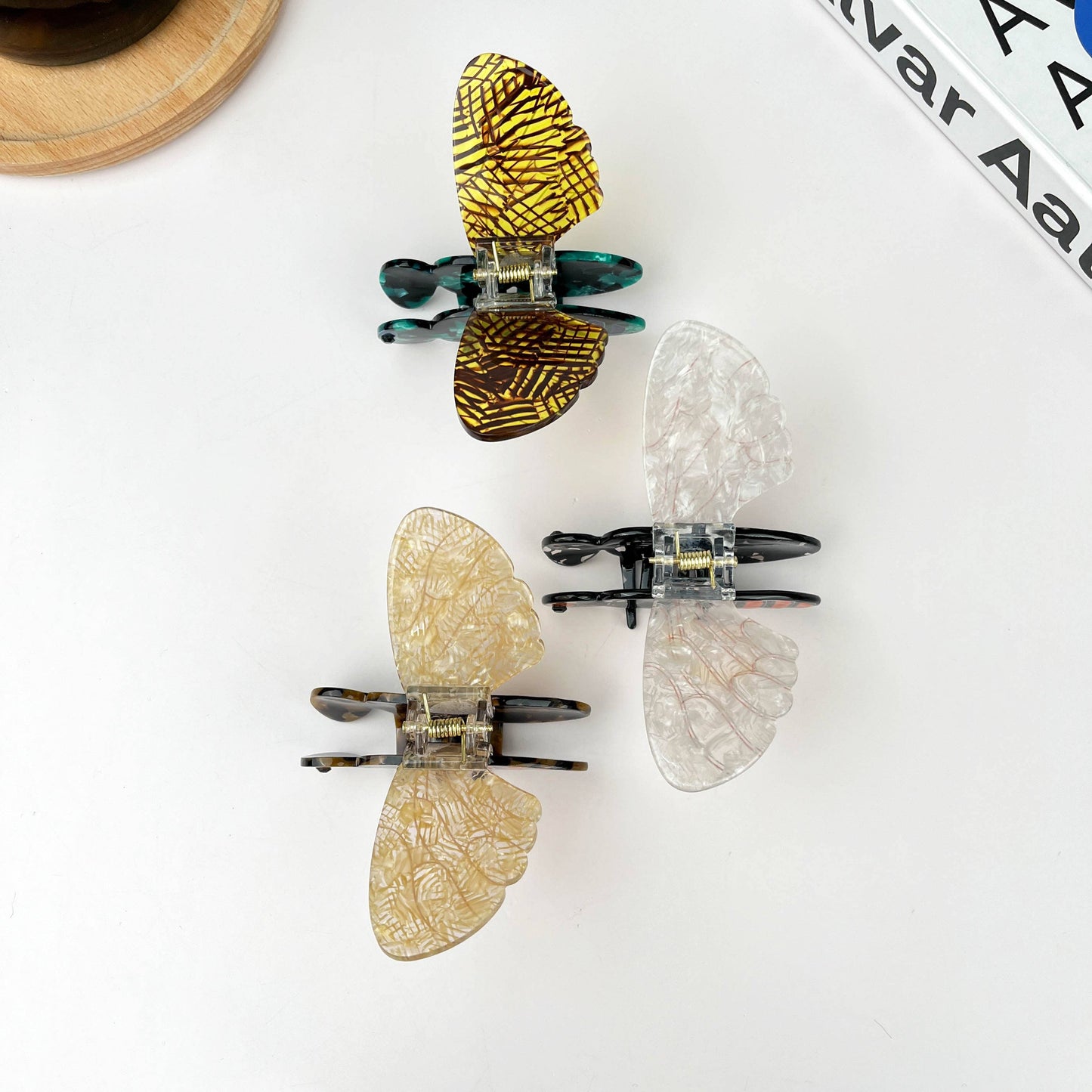 TheDivaSoap - Cute Acetate Bee Hair Claw: A
