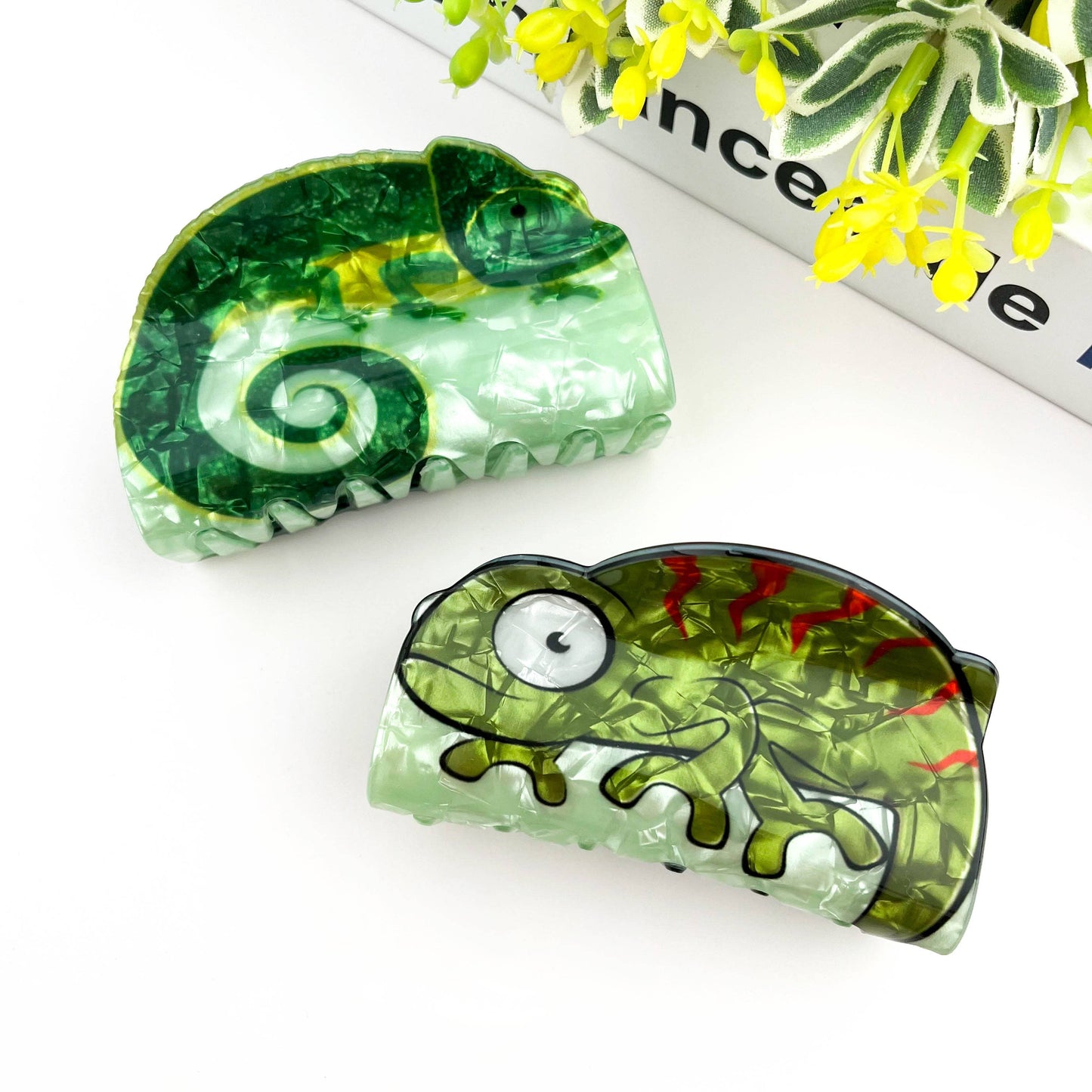TheDivaSoap - Green Lizard Hair Claw Clip: Red-backed lizard