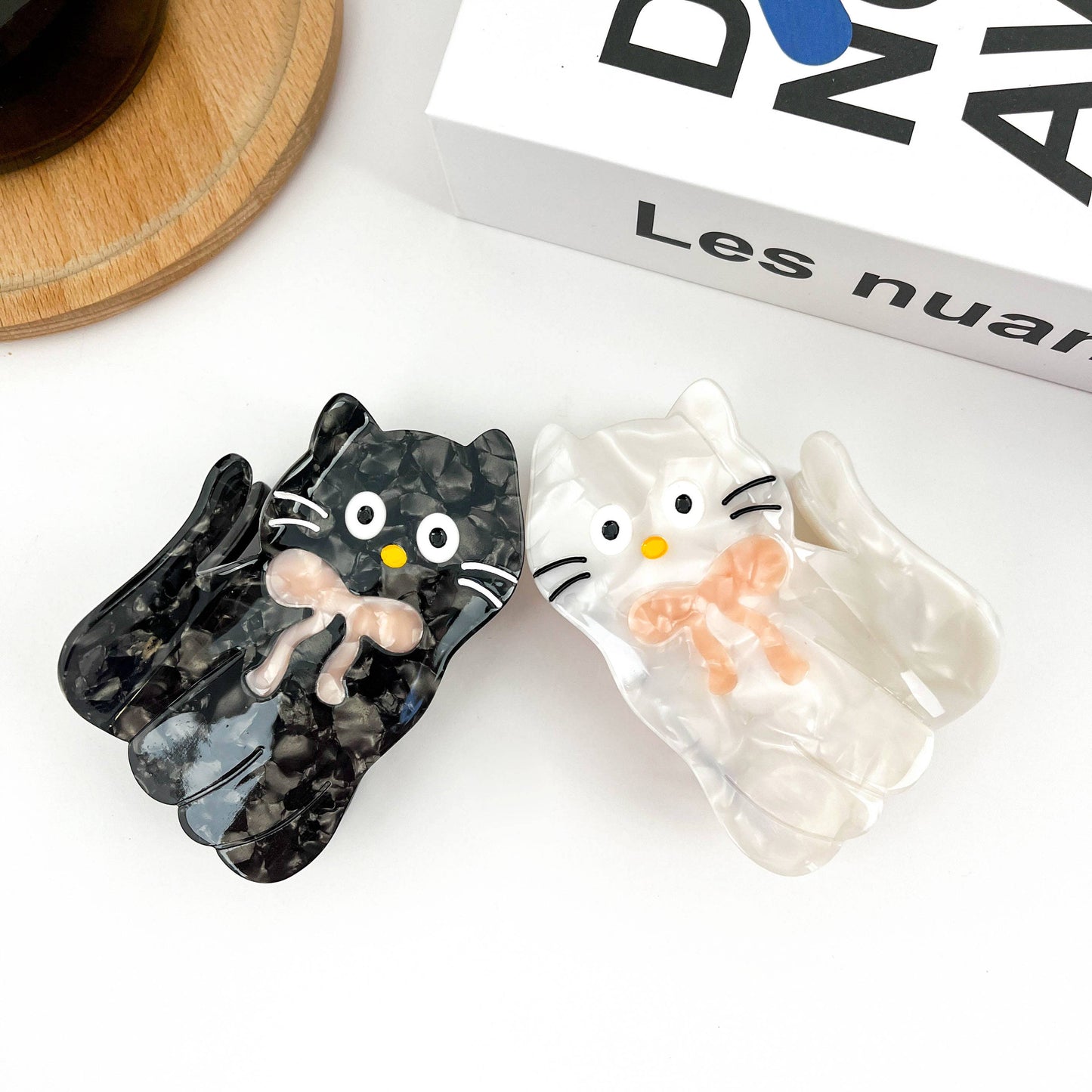TheDivaSoap - Tilt Head Cat Hair Clip, Acetate Claw Clip: White