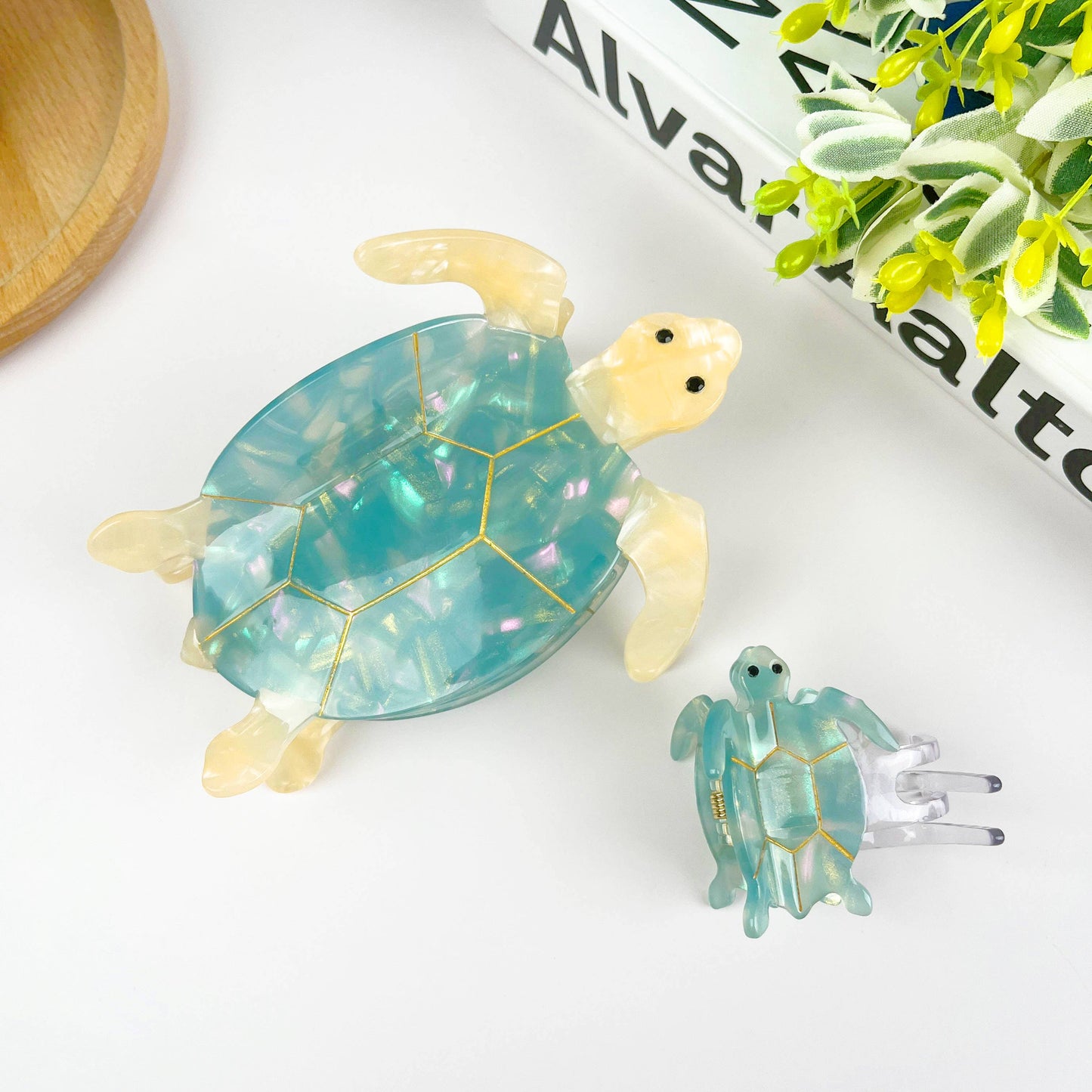TheDivaSoap - Blue Turtle Claw Clip,Animal Hair Clip: Large