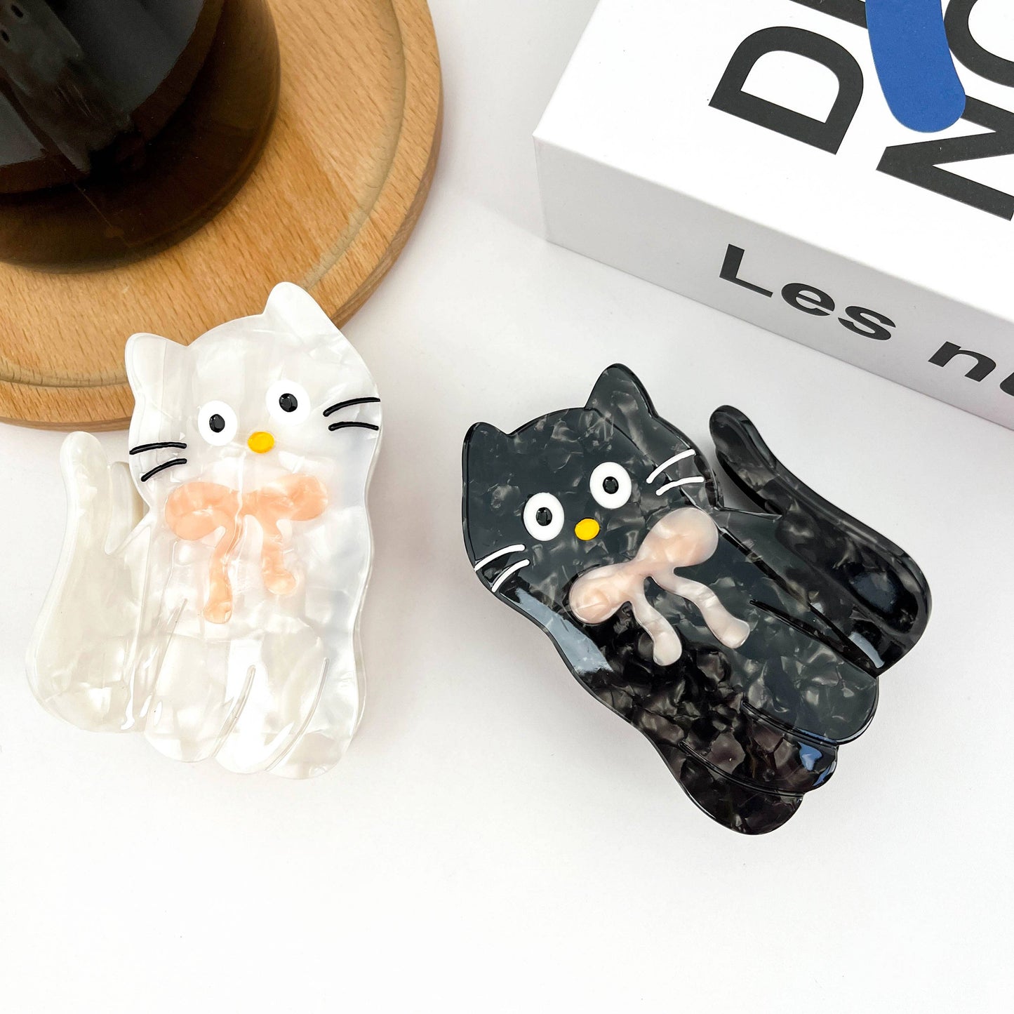 TheDivaSoap - Tilt Head Cat Hair Clip, Acetate Claw Clip: White