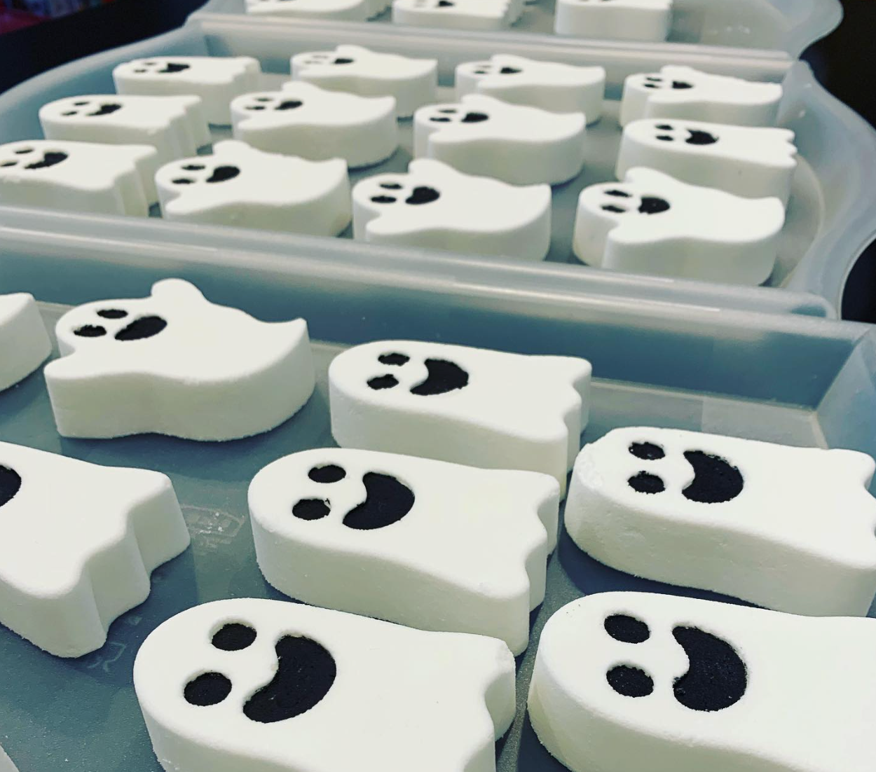 Poppy & Thyme - Ghost Bath Bomb (Halloween)