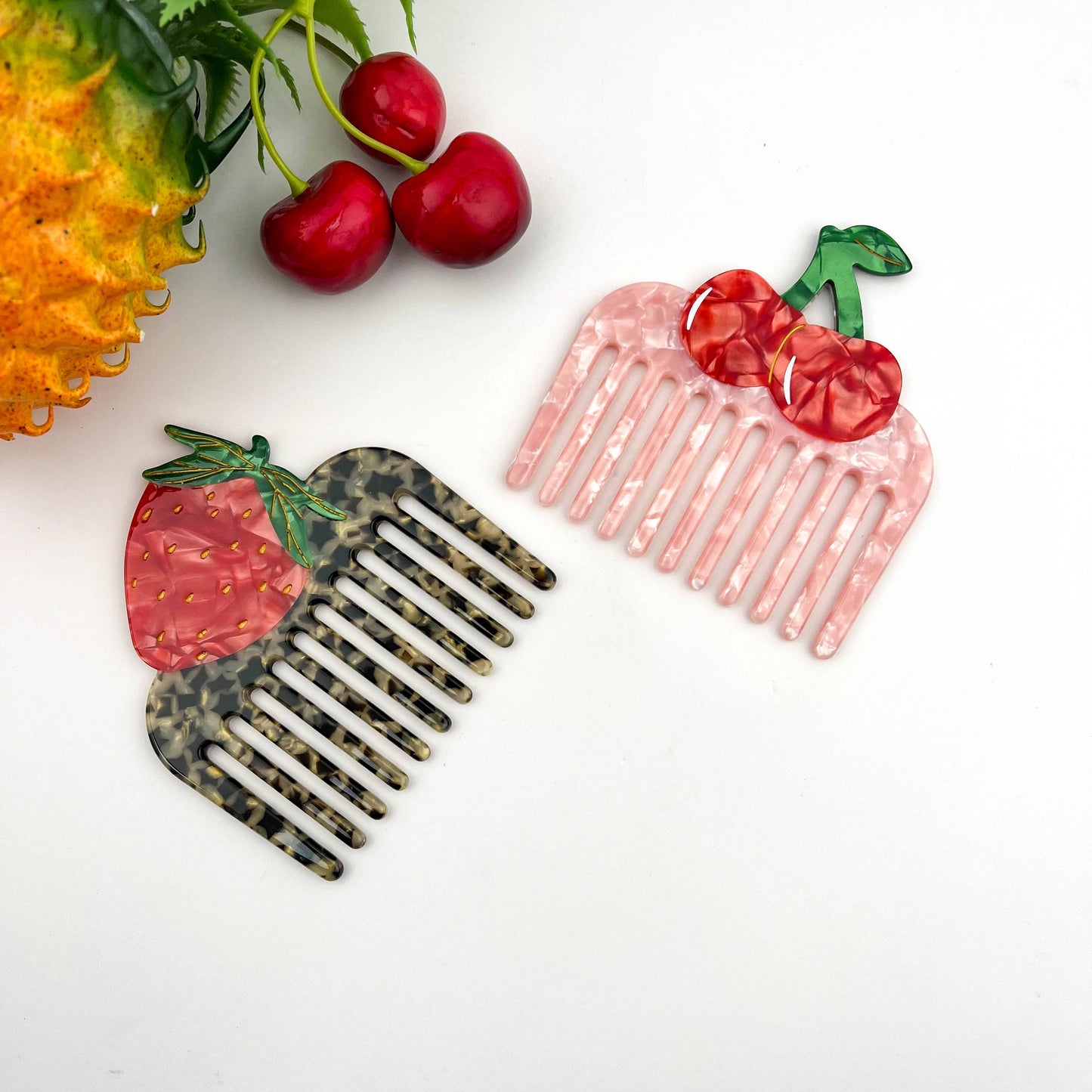 TheDivaSoap - Fruit Acetate Hair Comb, Cherry, Lemon & Strawberry Designs: Strawberry
