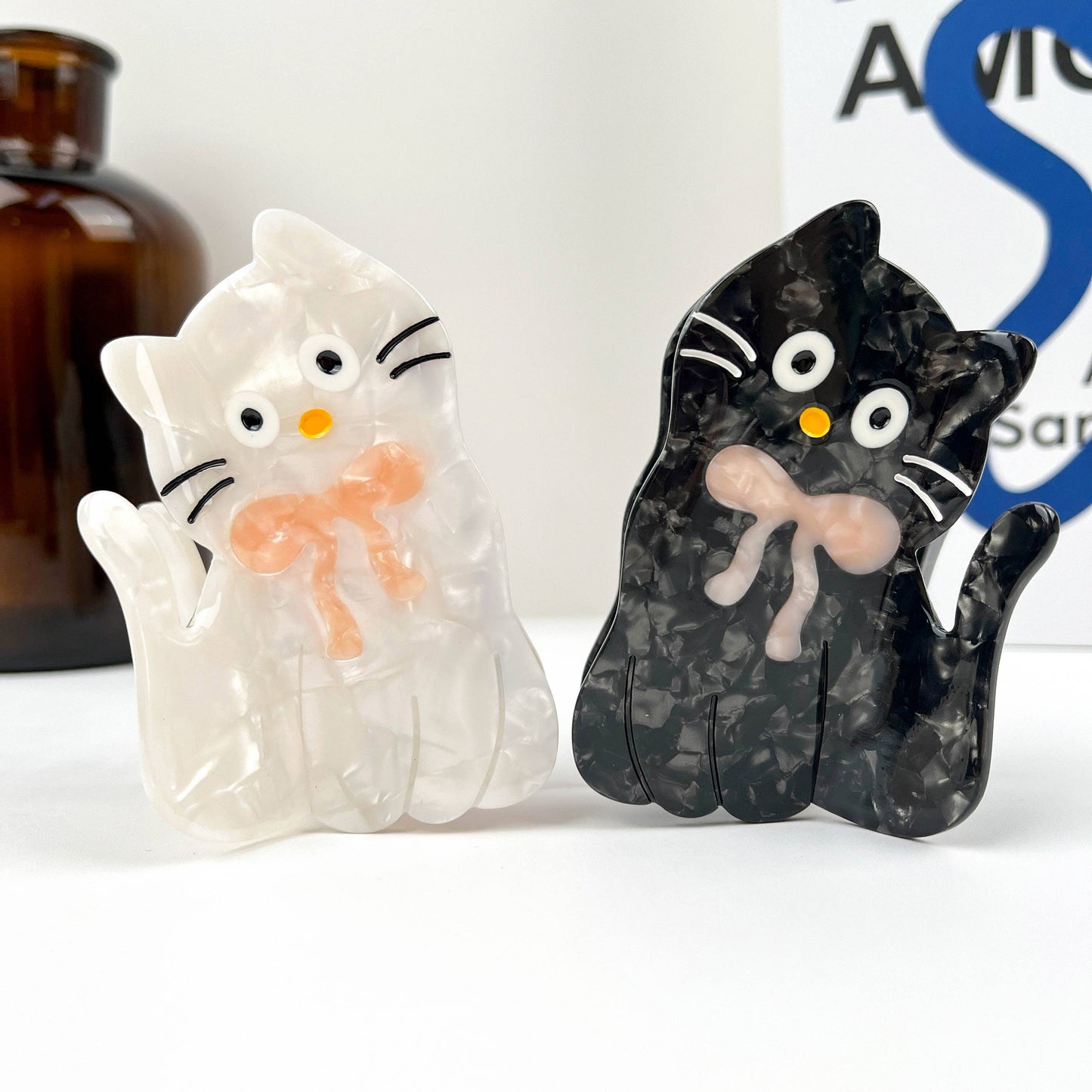 TheDivaSoap - Tilt Head Cat Hair Clip, Acetate Claw Clip: White