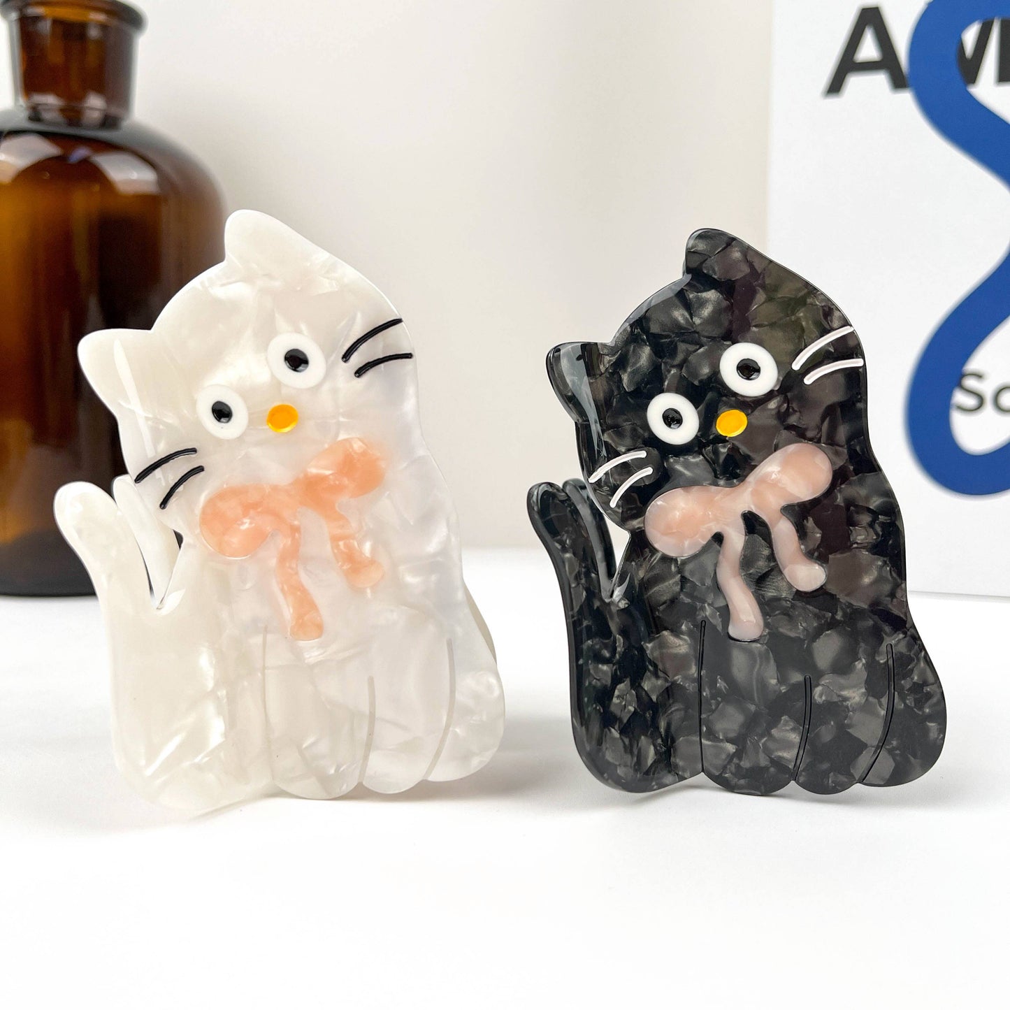 TheDivaSoap - Tilt Head Cat Hair Clip, Acetate Claw Clip: White
