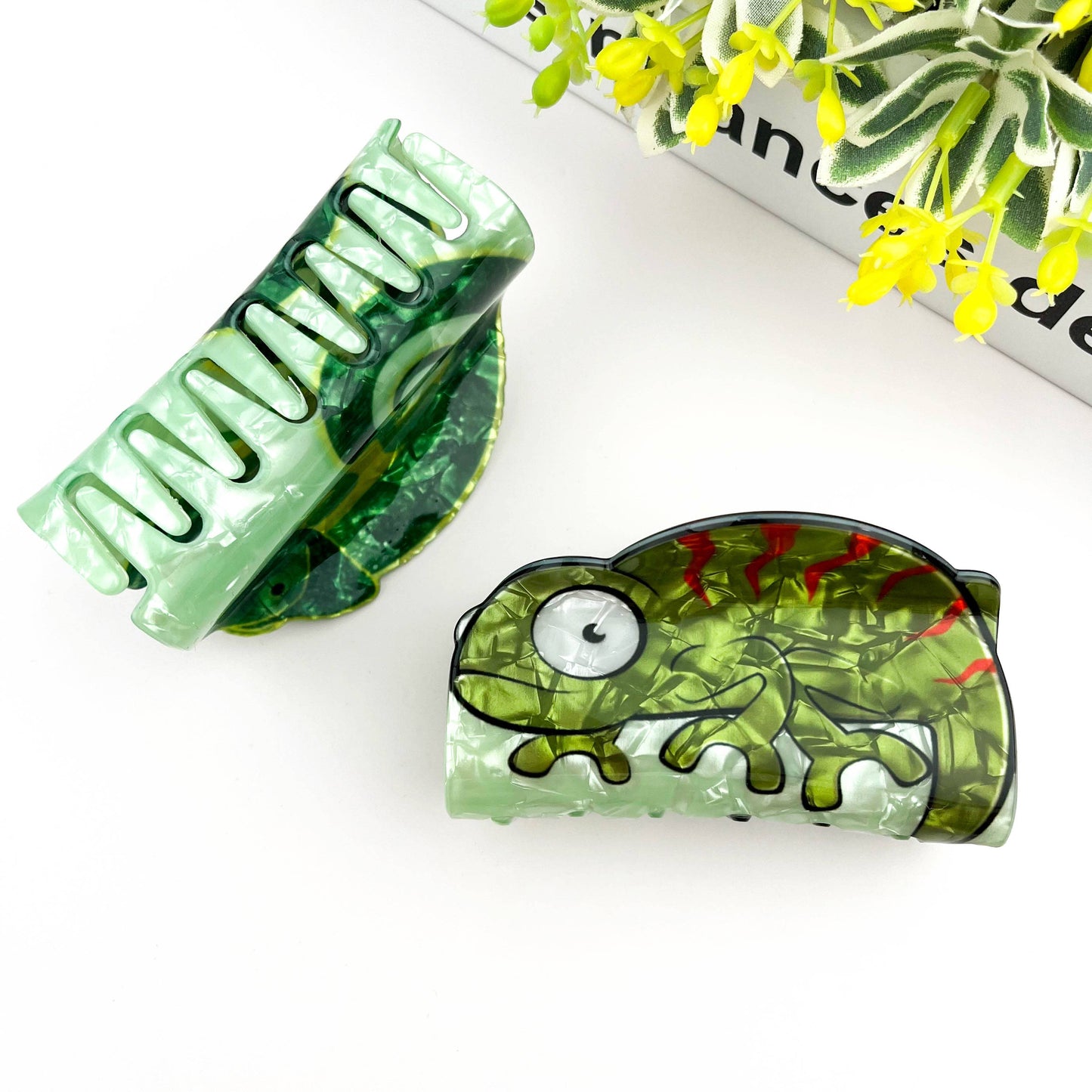 TheDivaSoap - Green Lizard Hair Claw Clip: Red-backed lizard