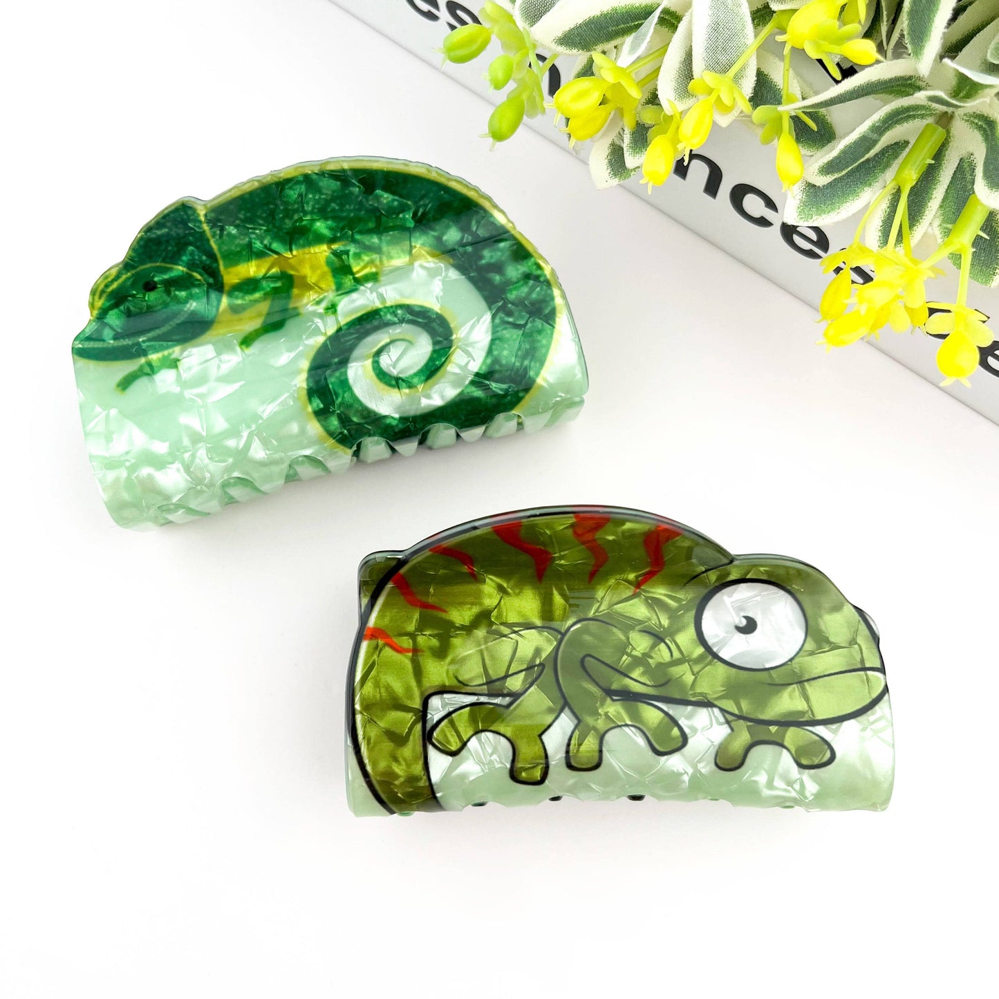 TheDivaSoap - Green Lizard Hair Claw Clip: Red-backed lizard