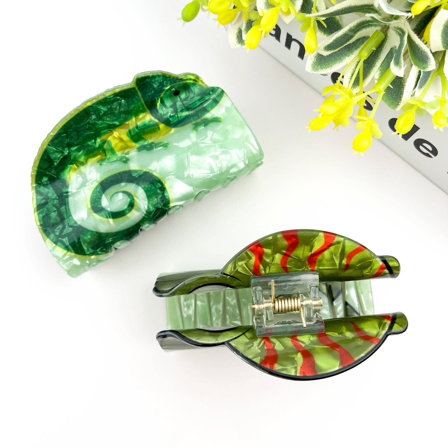 TheDivaSoap - Green Lizard Hair Claw Clip: Red-backed lizard