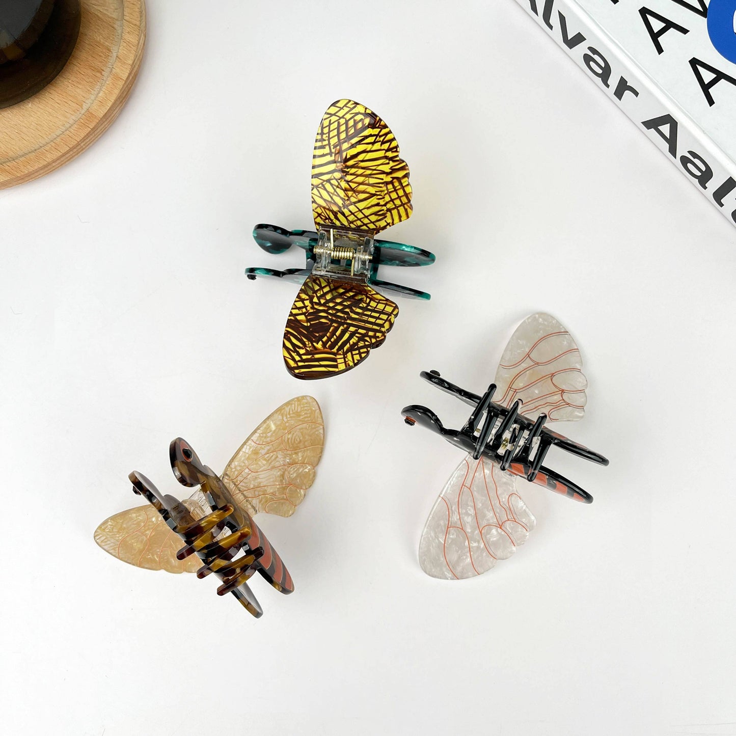 TheDivaSoap - Cute Acetate Bee Hair Claw: A