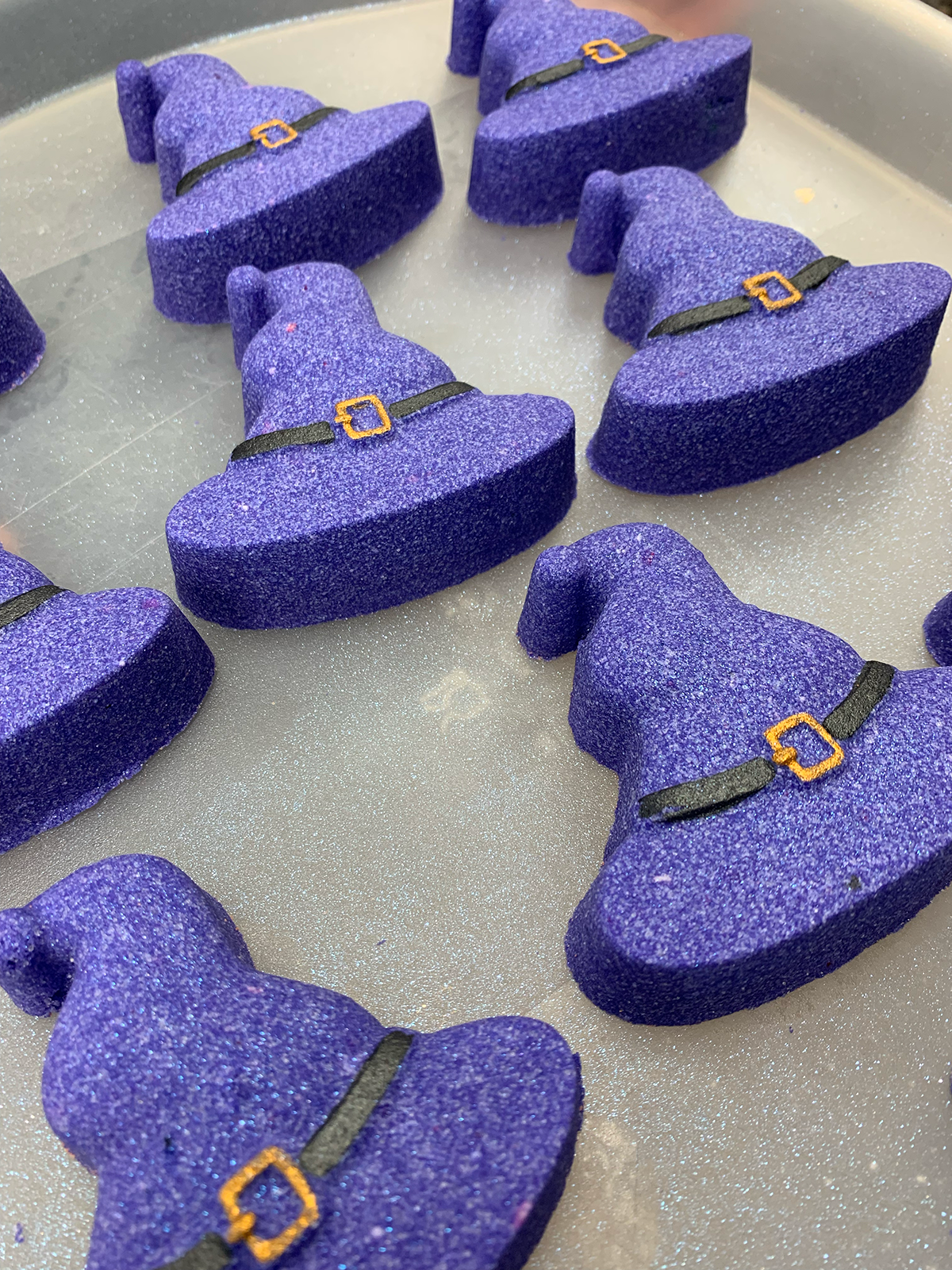 Poppy & Thyme - Color Changing Witches Hat Bath Bomb