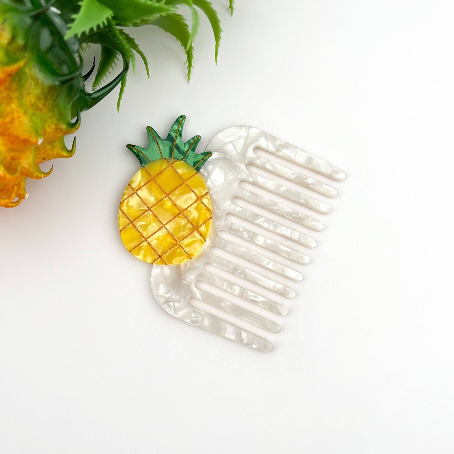 TheDivaSoap - Fruit Acetate Hair Comb, Cherry, Lemon & Strawberry Designs: Strawberry