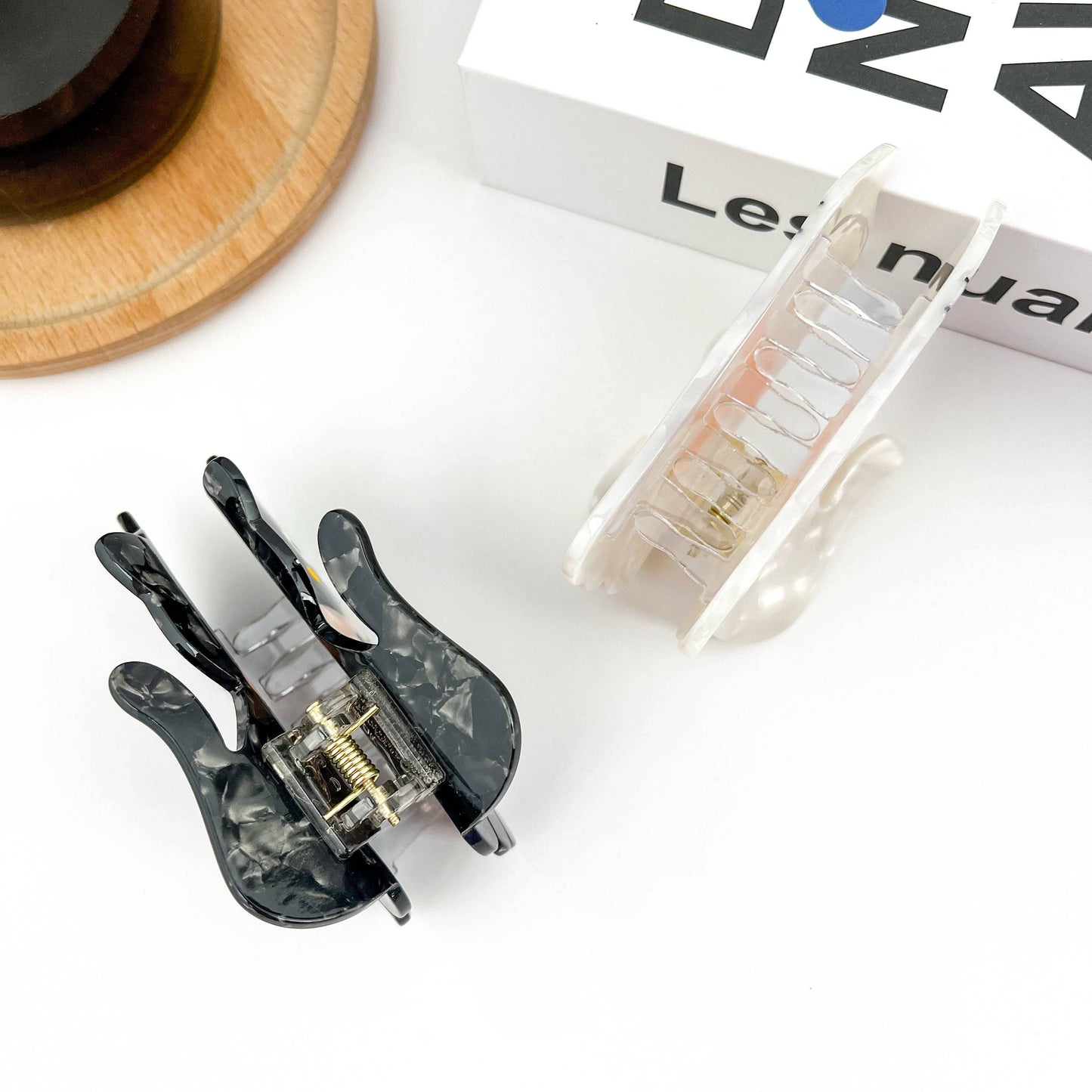 TheDivaSoap - Tilt Head Cat Hair Clip, Acetate Claw Clip: Black