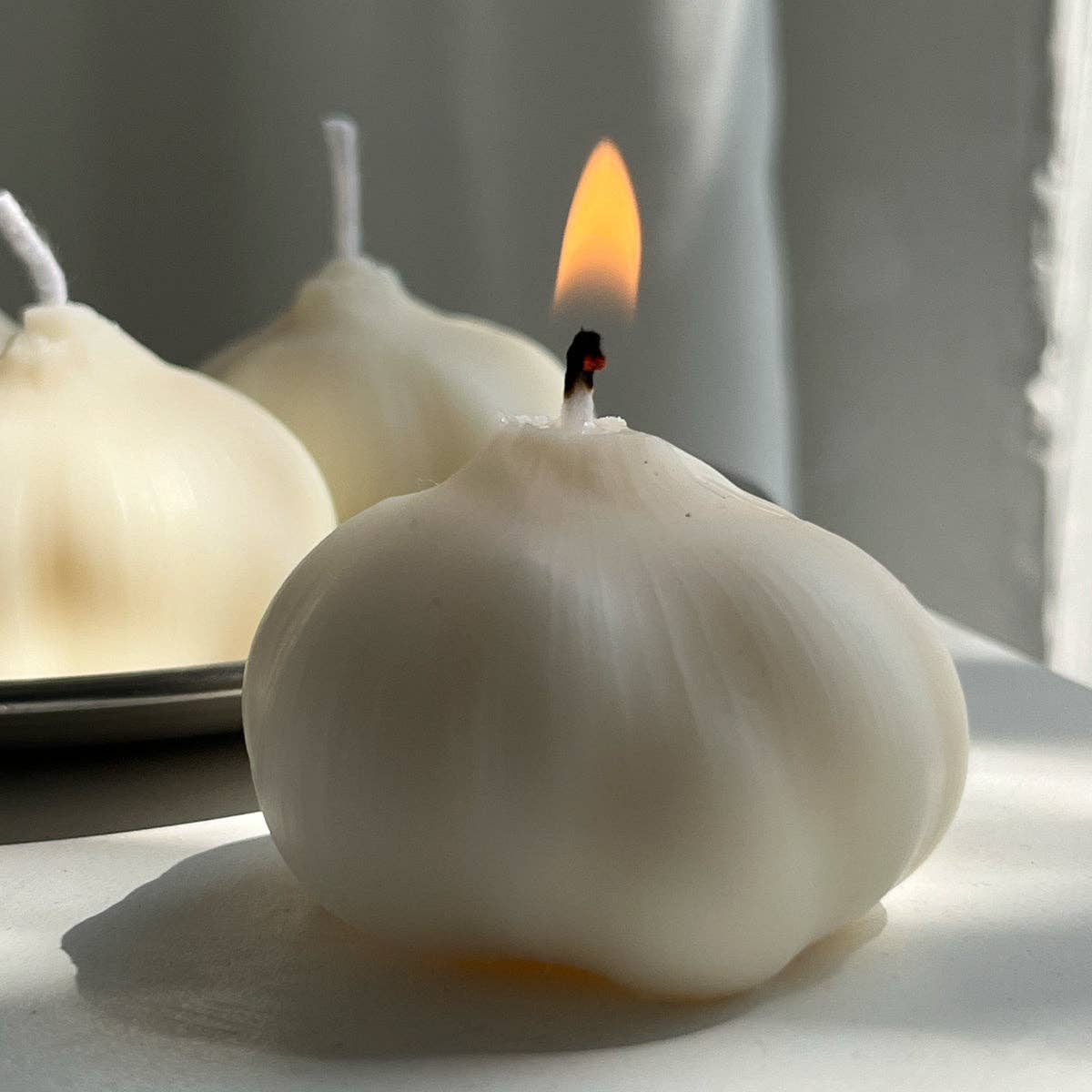 Scandles - Garlic Candle: White / Unscented (Natural Soy) / Single Garlic