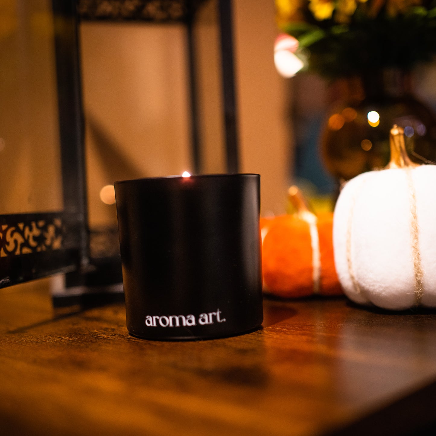 A 7oz crackling wooden wick candle in the scent Maple Pumpkin. Featuring notes of sweet spices, pumpkin, and maple. This cozy candle encapsulates the essence of the season and is the perfect addition to your fall decor.